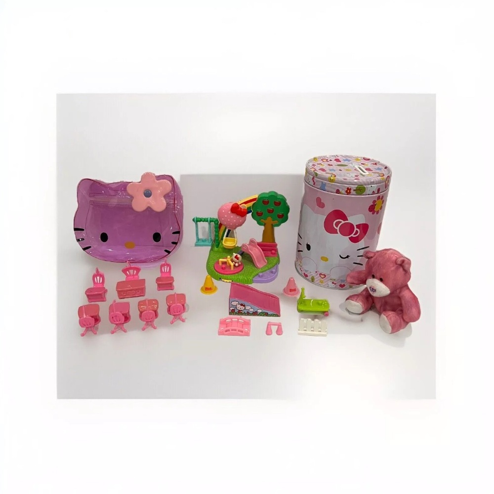 Hello Kitty Toy Figure Sanrio Mini Play Skate Park Piggy Bank Transparent Case